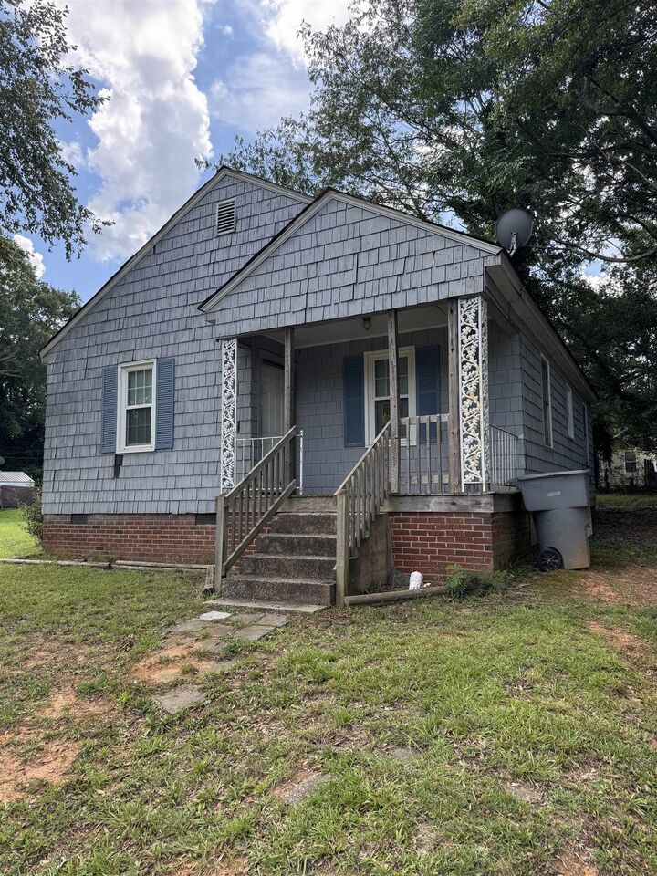 Property Photo: 190 Briarcliff Road SC 29301