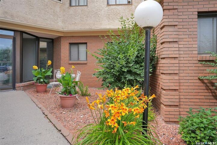 Property Photo:  3410 Park Street 302  SK S4V 2M8 