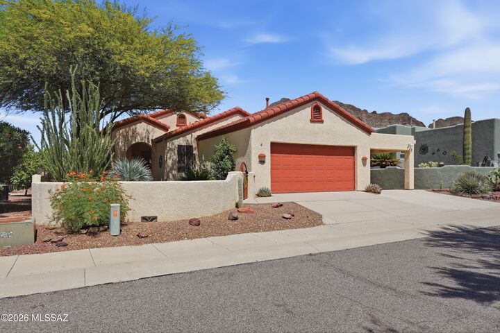Property Photo:  2682 S Falcon View Drive  AZ 85713 