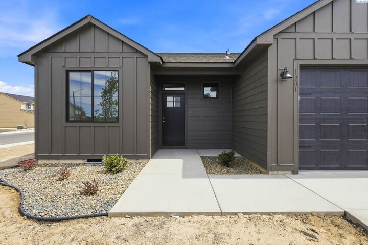 Property Photo:  1201 Topaz Ave  WA 98930 