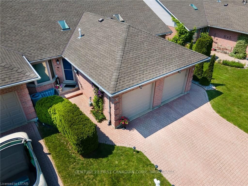 Property Photo: 90 Ontario Street S 5 ON N0M 1T0