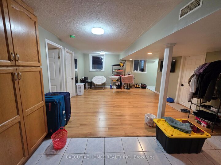 Property Photo:  35 Claudette Gate  ON L9B 2S3 