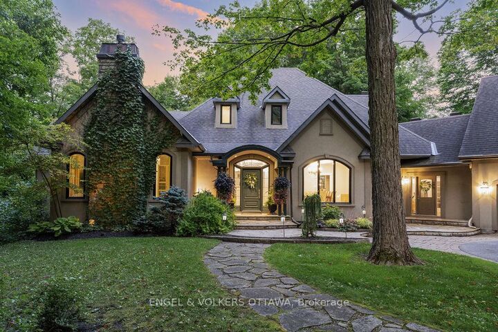 1412 Houston Crescent — photo 1