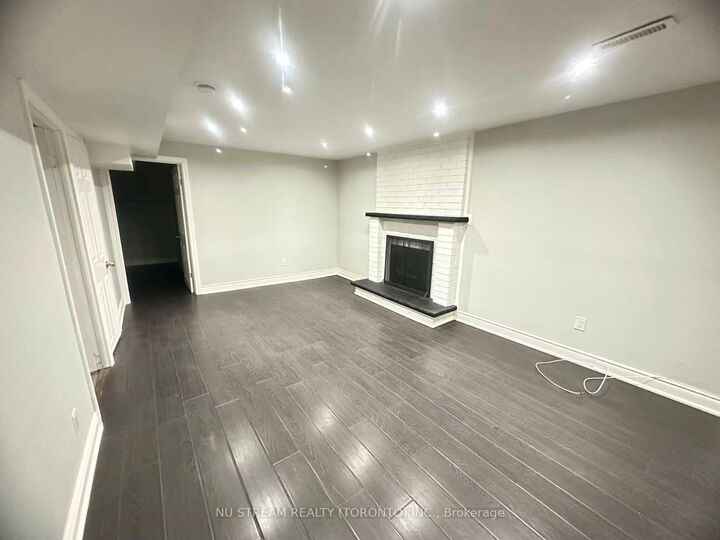 Property Photo: 4144 Lastrada Lower Heights ON L5C 3W3