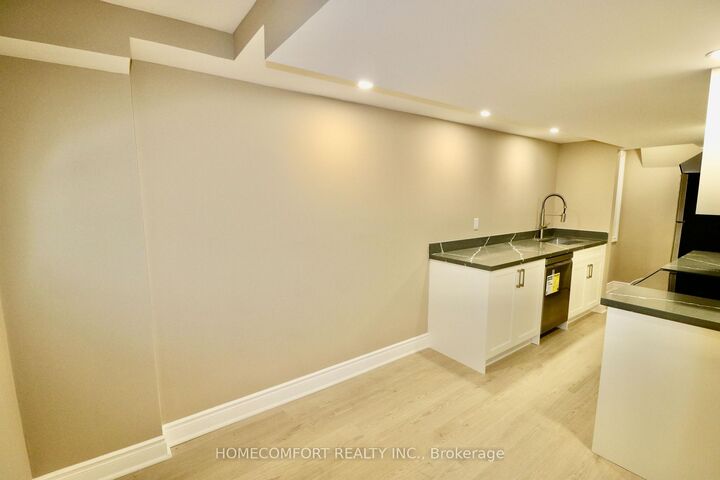 Property Photo: 126 Gamble Glen Crescent Lower ON L4S 2T3