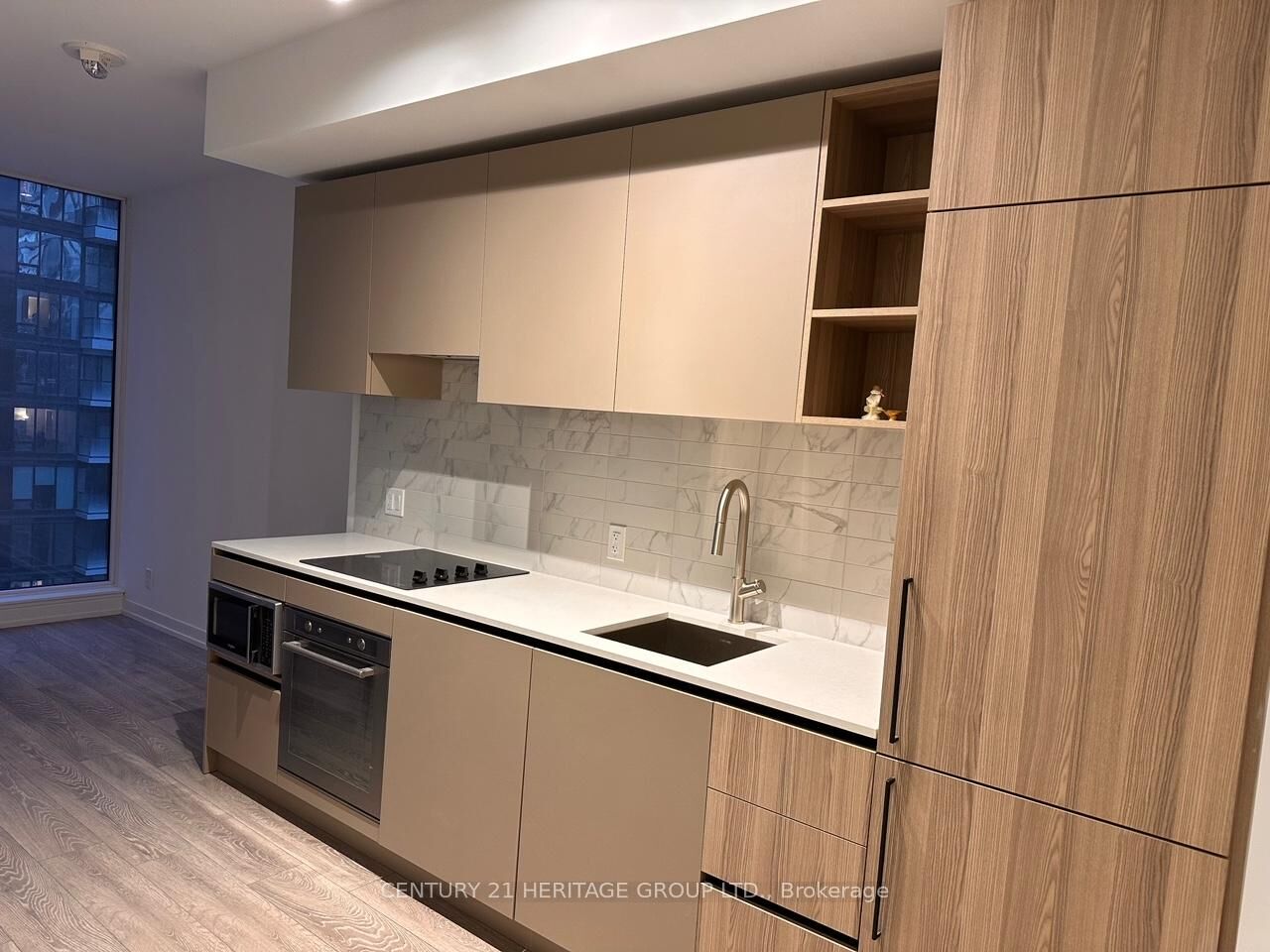 Property Photo: 55 Mercer Street 1807 ON M5V 3W2