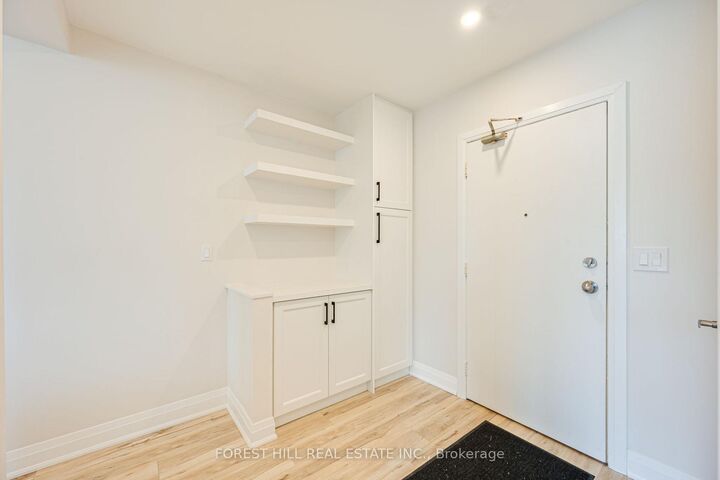 Property Photo: 7725 Yonge Street 2 ON L3T 2C4