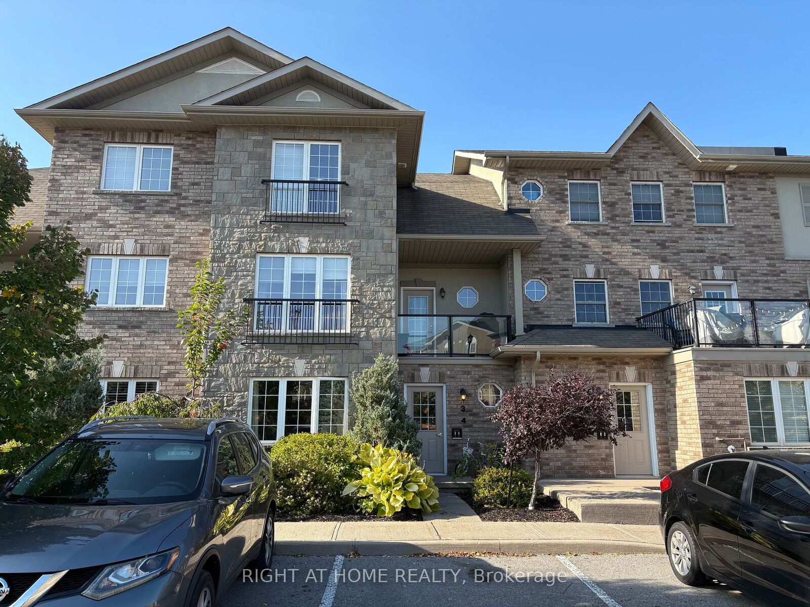 Property Photo:  53 Ferndale Drive S 3  ON L4N 5W9 