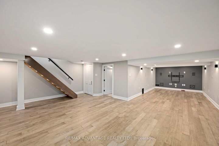 945 Colborne Street — photo 1
