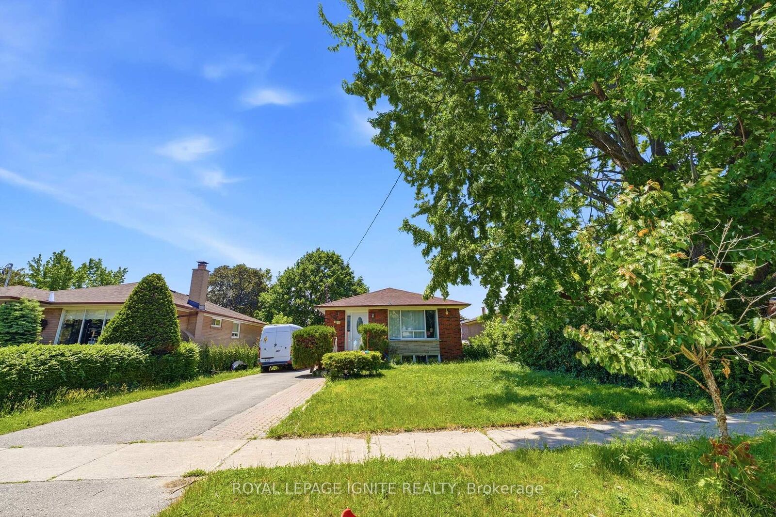 Property Photo:  18 Gloaming Drive Bsmt  ON M1E 2Z3 