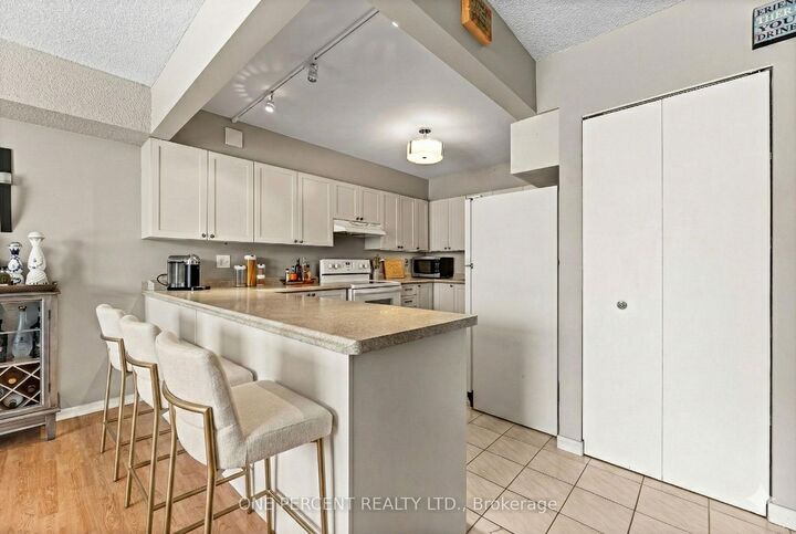 Property Photo: 16 Fourth Street 25 ON L9W 4N7