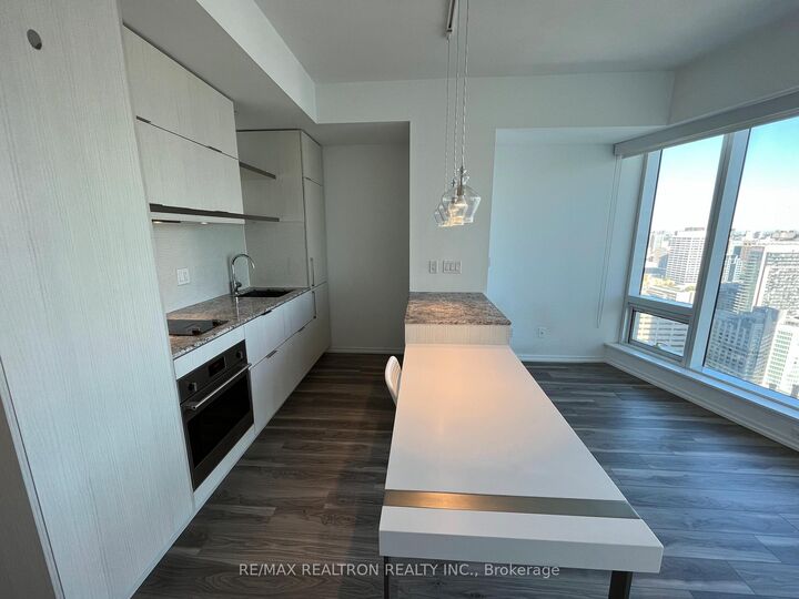 Property Photo:  197 Yonge Street 3113  ON M5B 0C1 