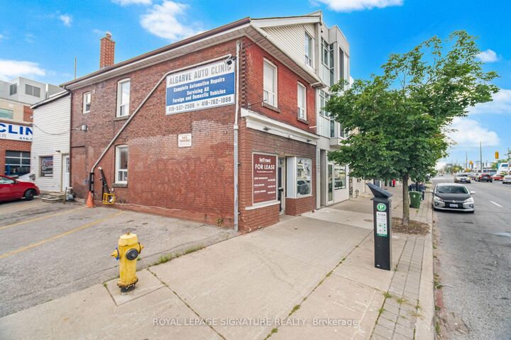 Property Photo:  3331 Dundas Street W  ON M6P 2A6 