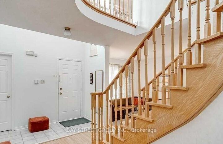 Property Photo:  3177 Colonial Drive Upper2  ON L5L 5L3 
