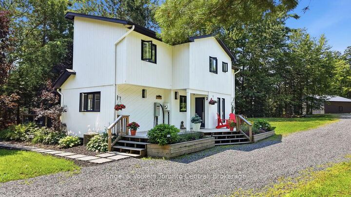 8 Bartlett Drive — photo 1