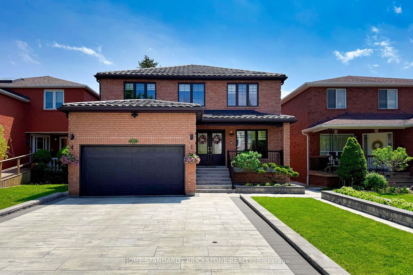 Property Photo:  139 Pinewood Drive  ON L4J 5P7 