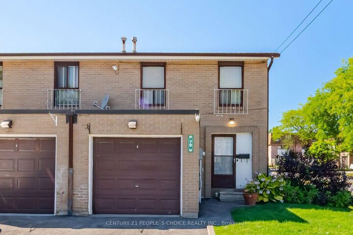 79 Fleetwood Crescent — photo 1