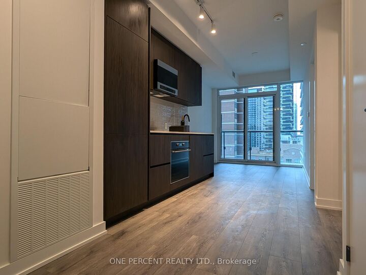 Property Photo: 127 Broadway Avenue 1104 ON M4P 1V4