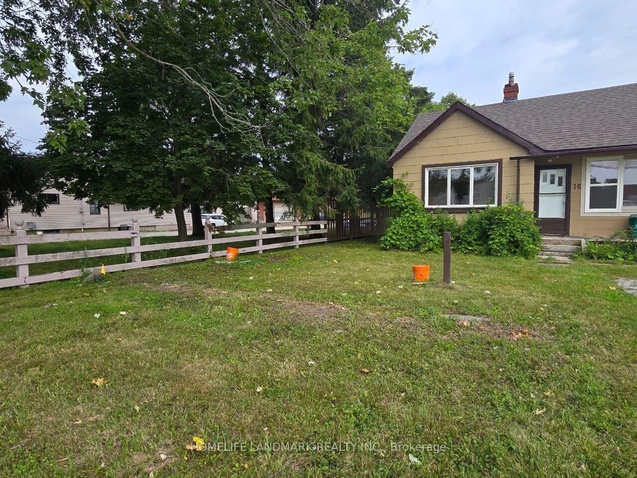Photo de la propriété:  16 Elm Grove Avenue  ON L4E 2T2 