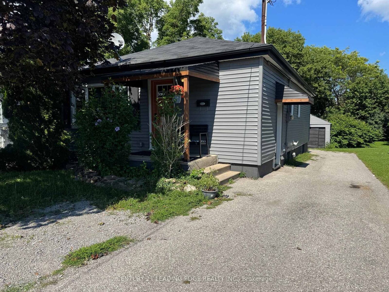 Property Photo: 293 Oshawa Boulevard N ON L1G 5T2