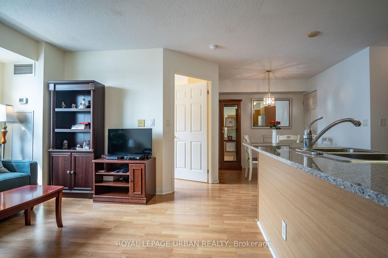 Property Photo:  5940 Yonge Street 201  ON M2M 4M6 