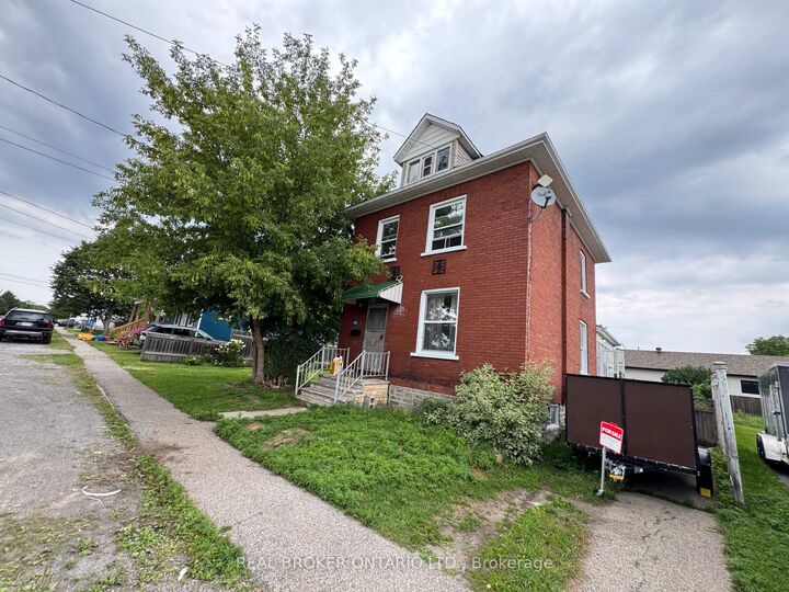 Property Photo:  45 Alice Street  ON K7A 2W4 