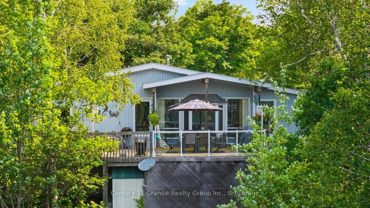 Property Photo: 64 Bentley Place ON K0L 1C0