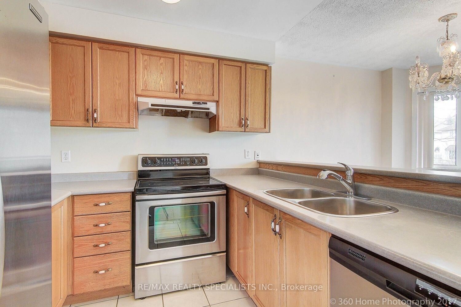 Property Photo:  97 Piperbrook Crescent  ON M1E 5H1 