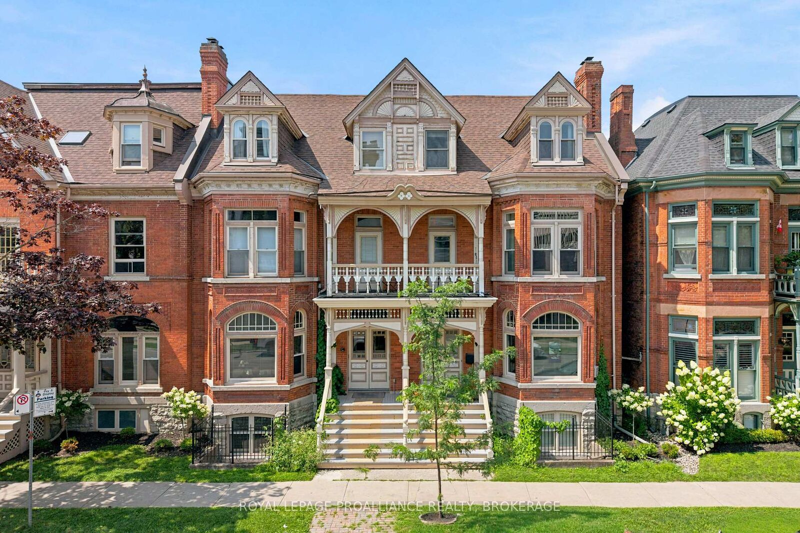 Property Photo:  250 King Street E 1  ON K7L 3A9 
