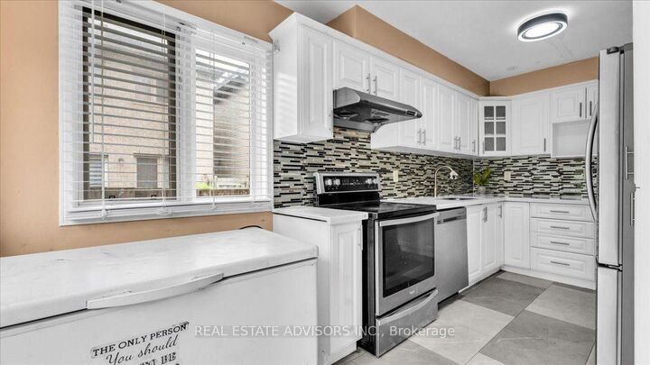 Property Photo: 9 Brocklebank Court ON L6X 4N6