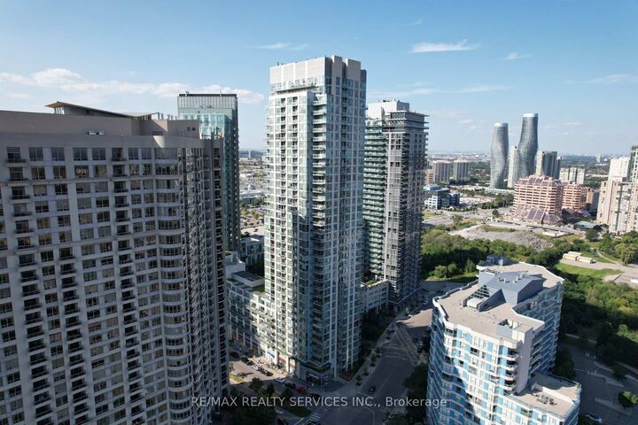 Property Photo:  225 Webb Drive 810  ON L5B 4P2 