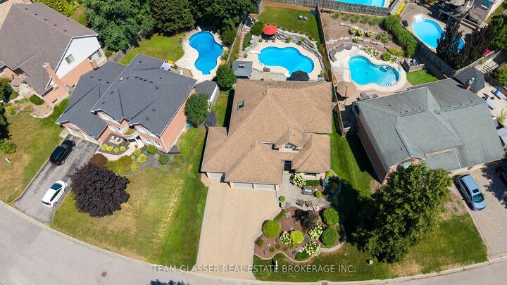 Property Photo: 27 Chestnut Hill ON N6K 4J5