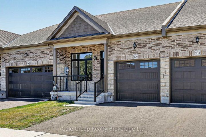 Property Photo:  804 Garden Court Crescent  ON N4T 0A3 