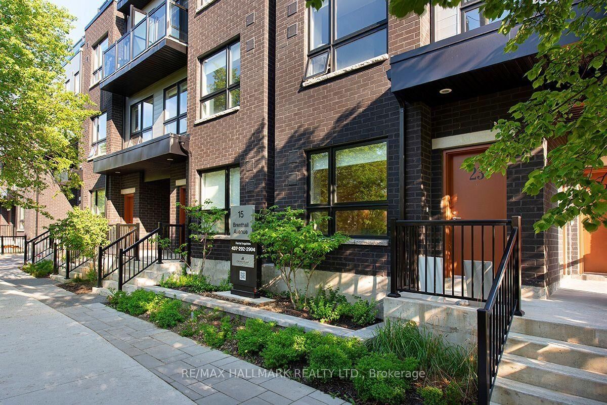 Property Photo: 15 Brenthall Avenue 6 ON M2R 0B3