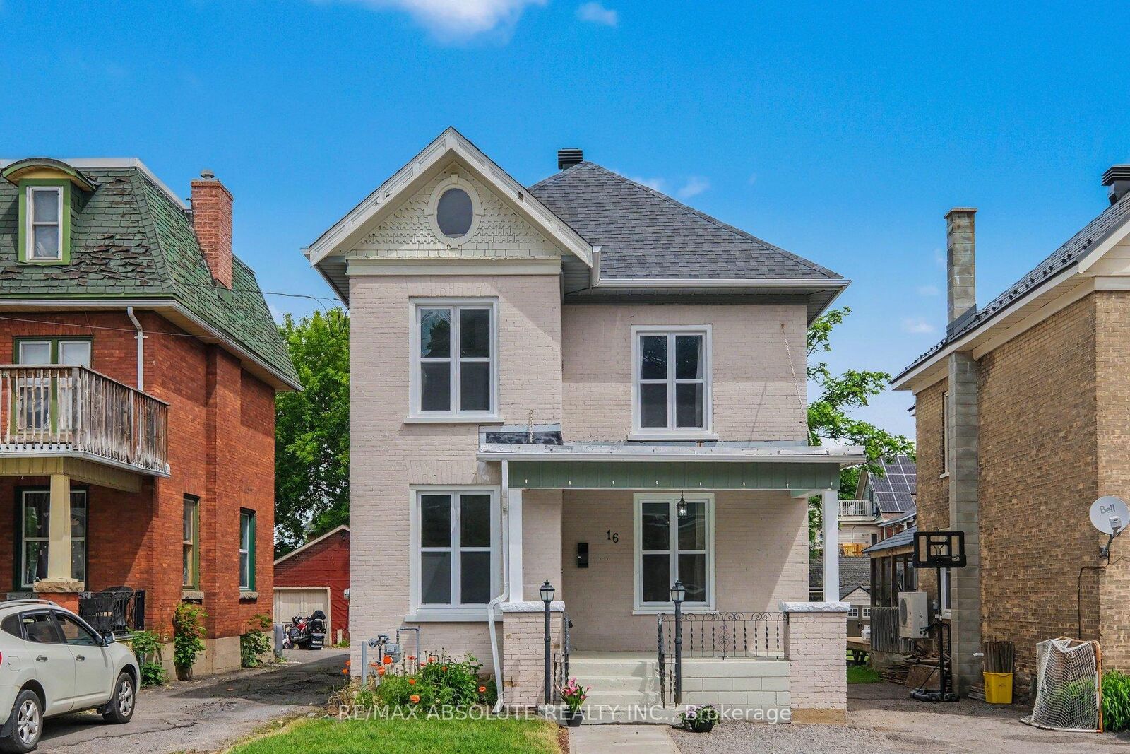 Property Photo: 16 Glen Avenue ON K7A 1S2