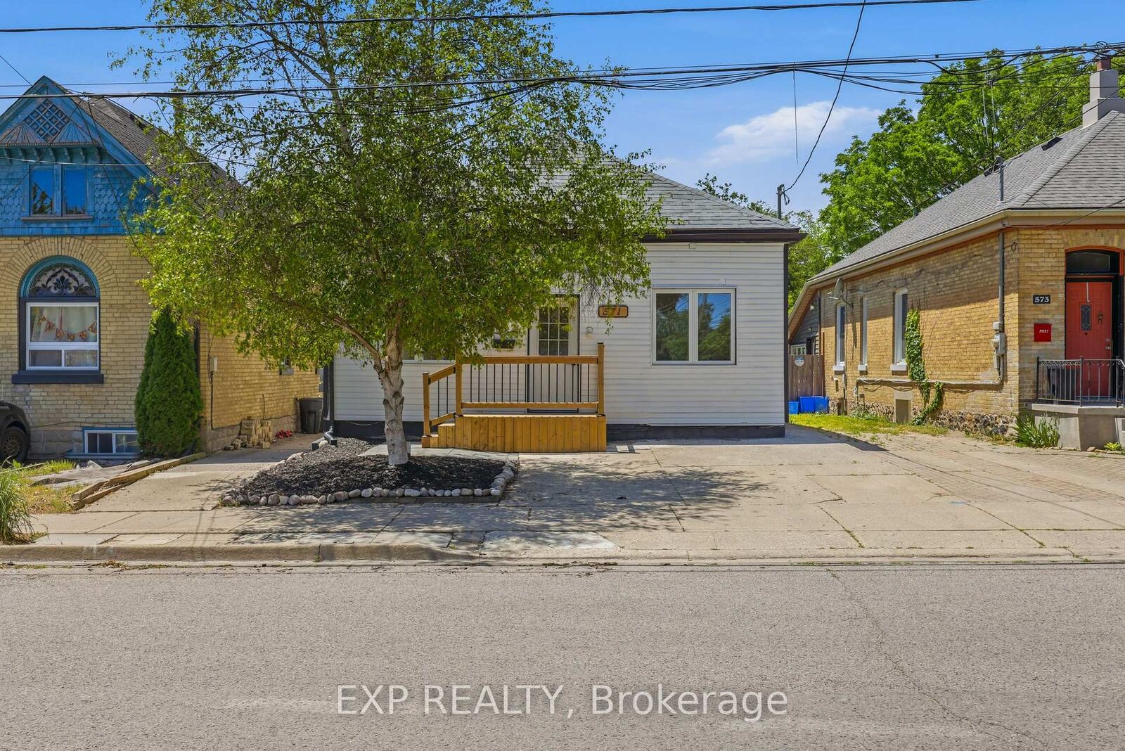Property Photo: 571 Elizabeth Street ON N5W 3S5