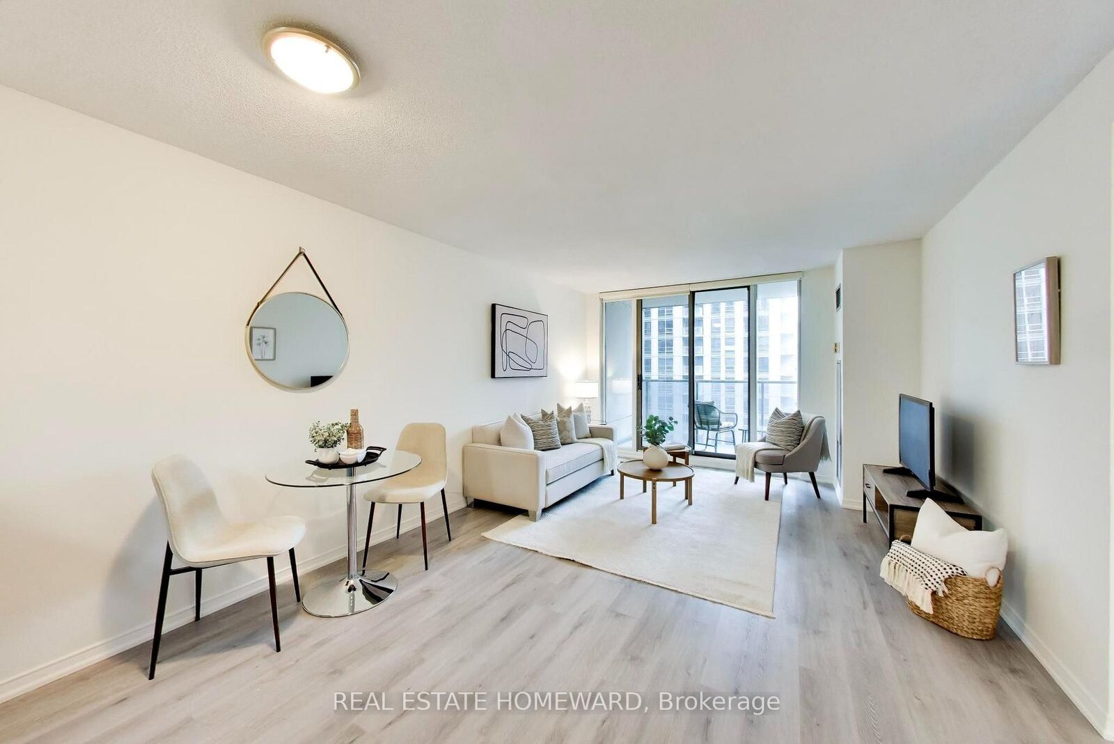 Property Photo: 750 Bay Street 1511 ON M5G 1N6