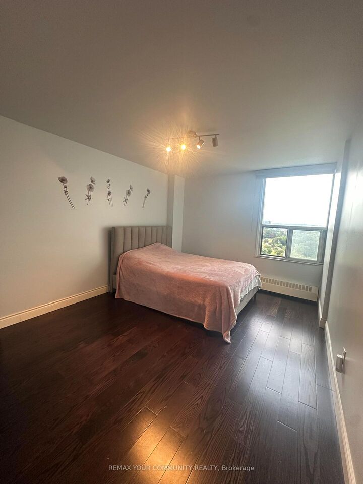 Property Photo: 15 Vicora Linkway N/A 1711 ON M3C 1A9