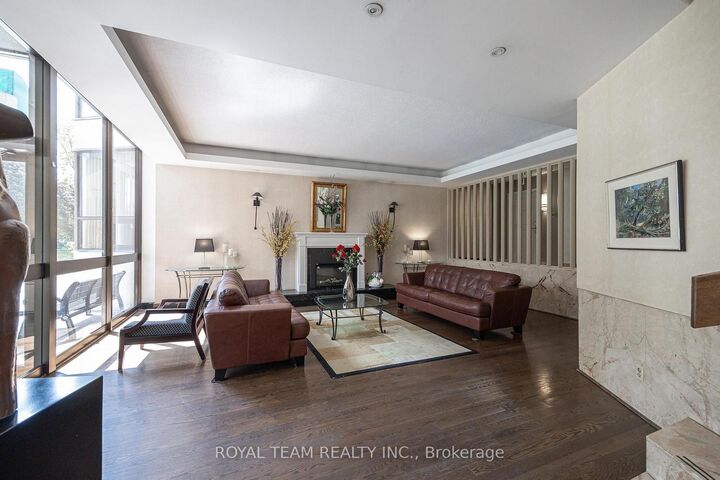 Property Photo:  1333 Bloor Street 2004  ON L4Y 3T6 