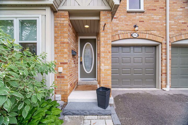 Property Photo: 5940 Glen Erin Drive 19A ON L5M 5W9