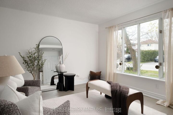 Property Photo:  8 Courtice Crescent  ON L9Y 4G1 