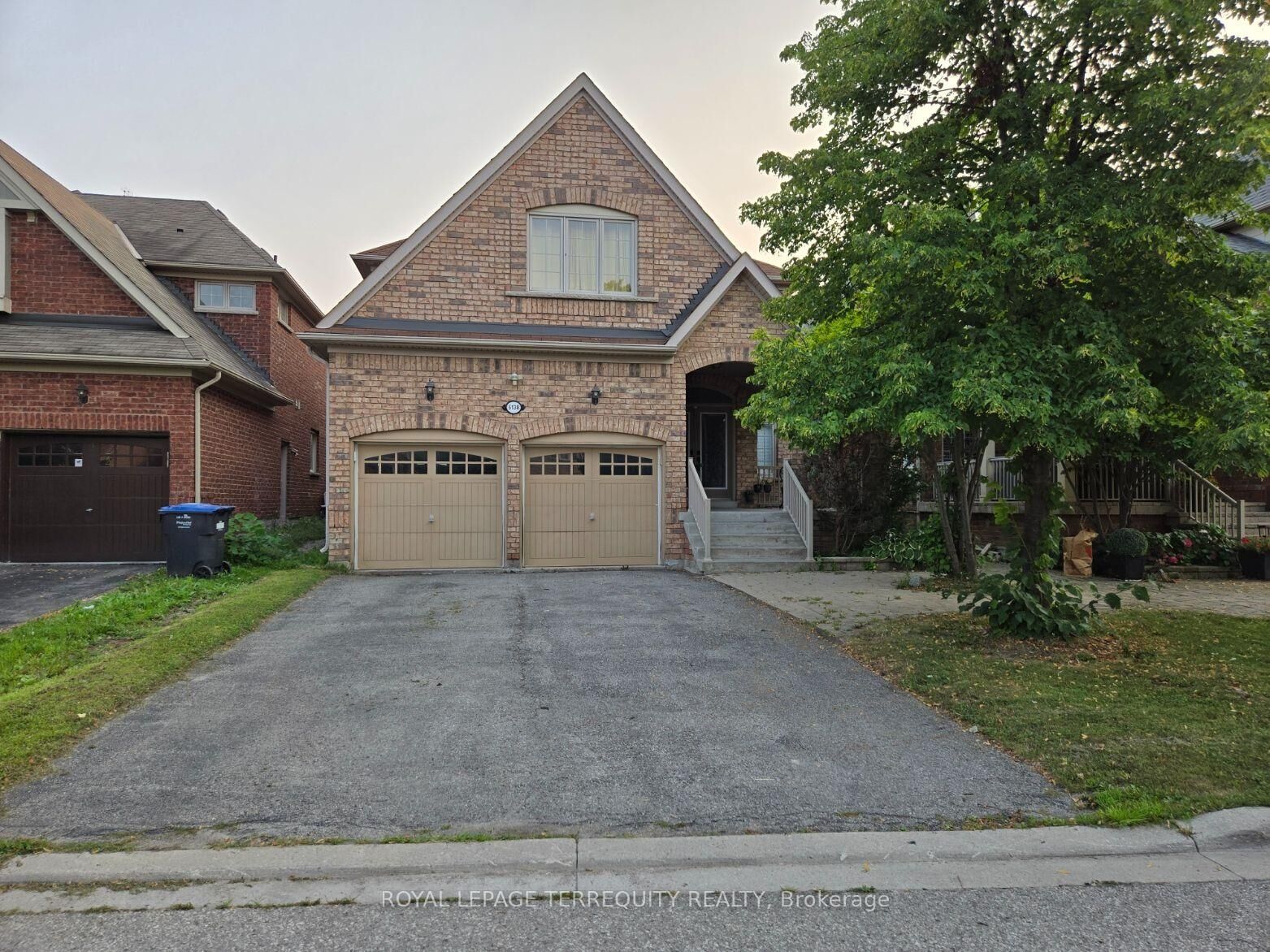 Property Photo: 5138 Ancient Stone Avenue ON L5M 8A9