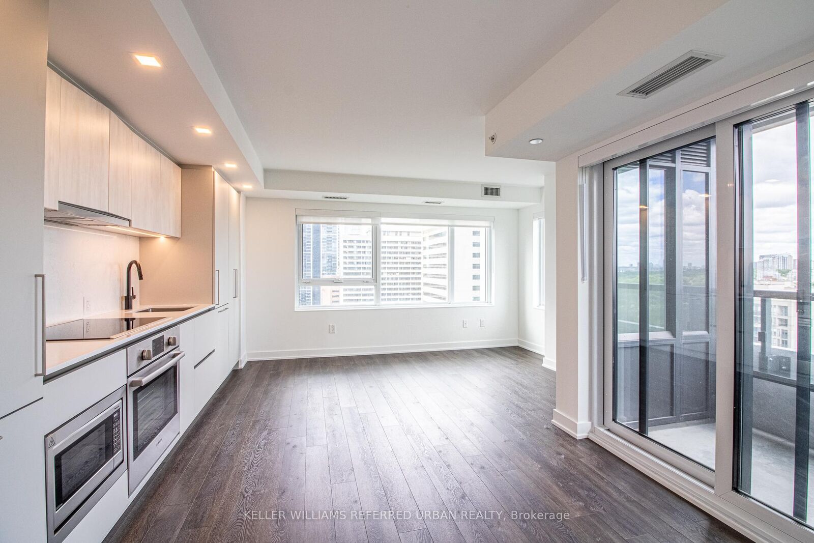 Property Photo: 609 Sherbourne Street 2104 ON M4X 0A4