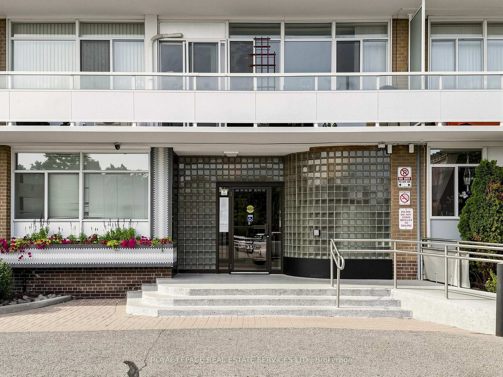 Property Photo:  580 Christie Street 107  ON M6G 3E3 
