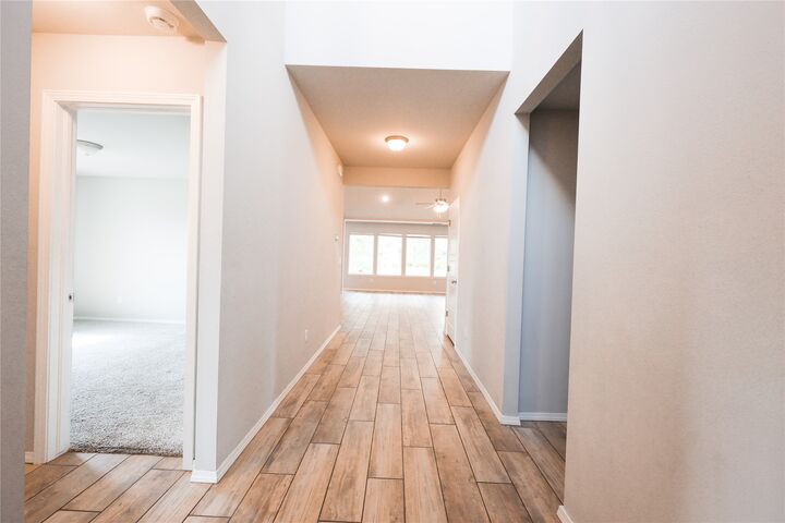 Property Photo: 1916 E Tucson Place OK 74011