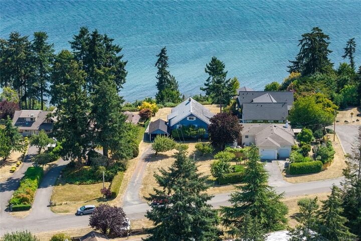 Property Photo: 422 Dogwood St BC V9P 1C6