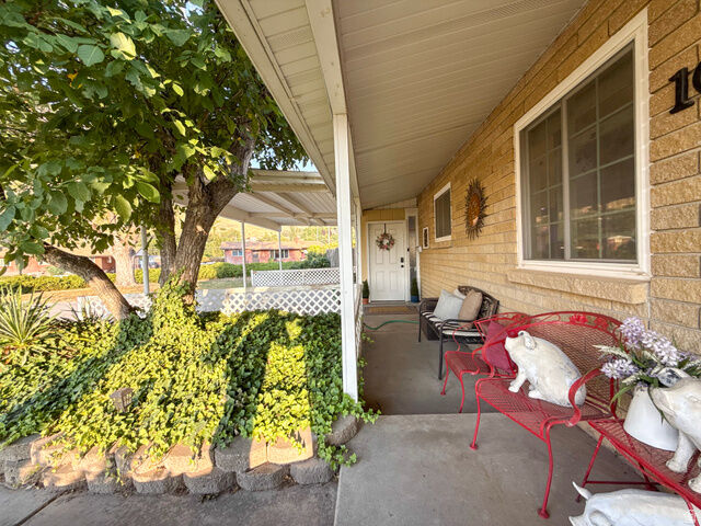 Property Photo: 1092 Elm Ave UT 84302