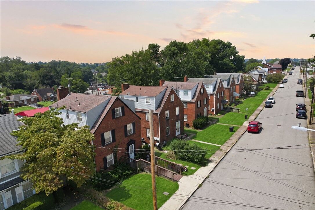 Property Photo:  1018-1032/1038-1040 Summit St  PA 15132 