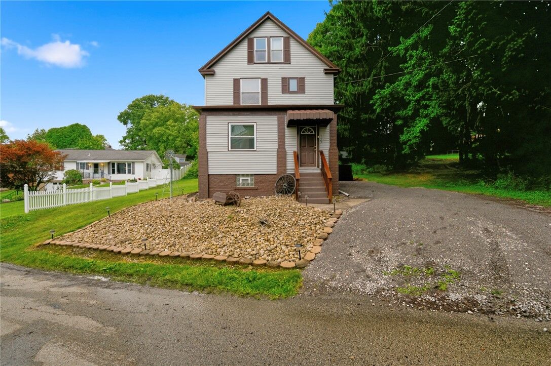 Property Photo:  127 Orchard Ln  PA 16201 