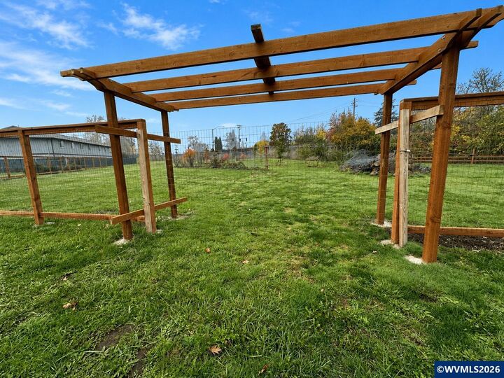 Property Photo:  219 Columbia St  OR 97352 
